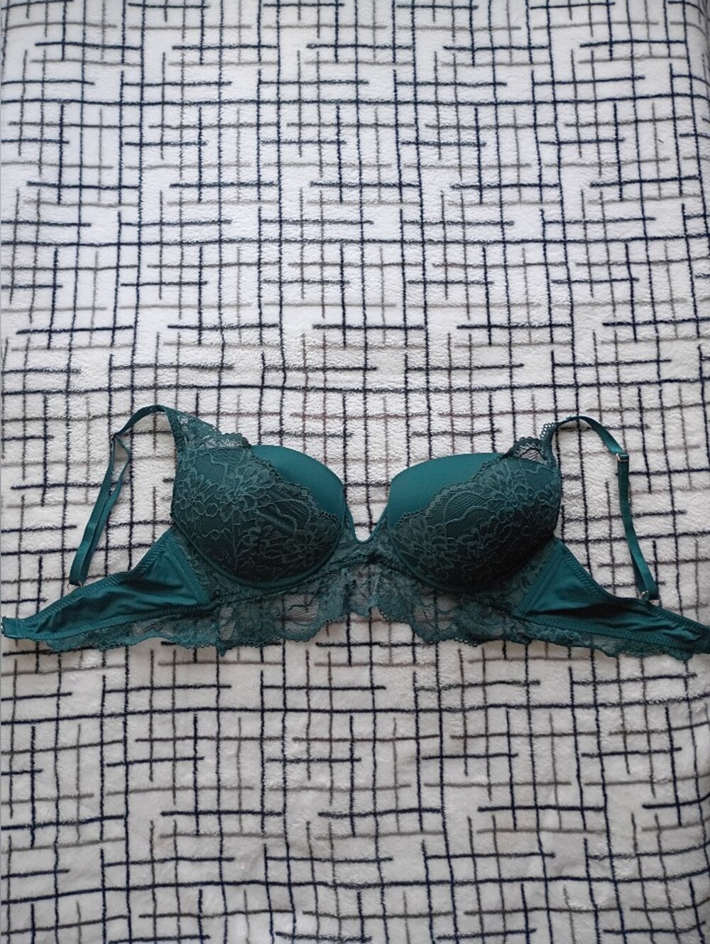 Size 38C Marilyn Monroe Brand Green Lace Trim Push Up Padded Underwire Bra
